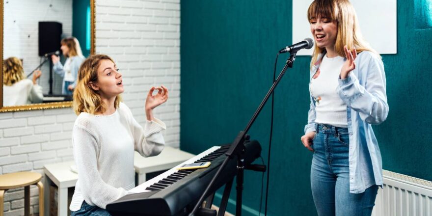 coach vocal role